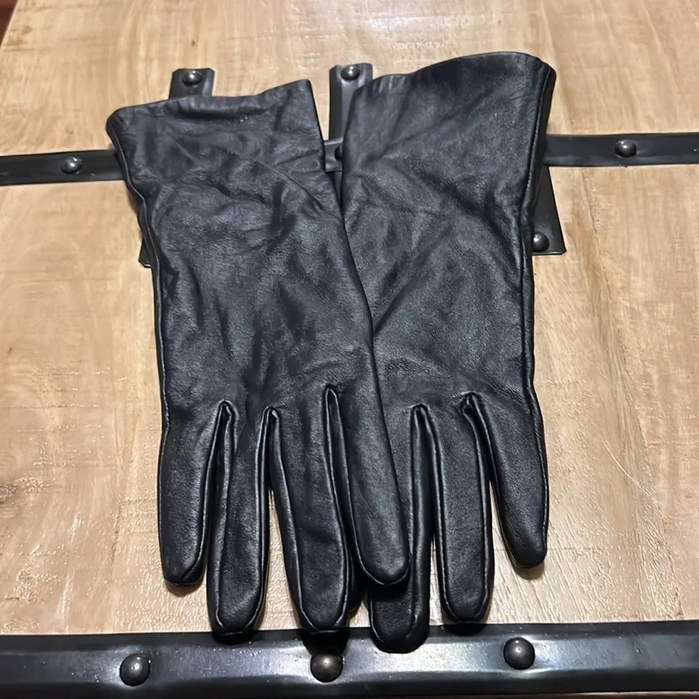 Women’s faux leather dark brown and black gloves